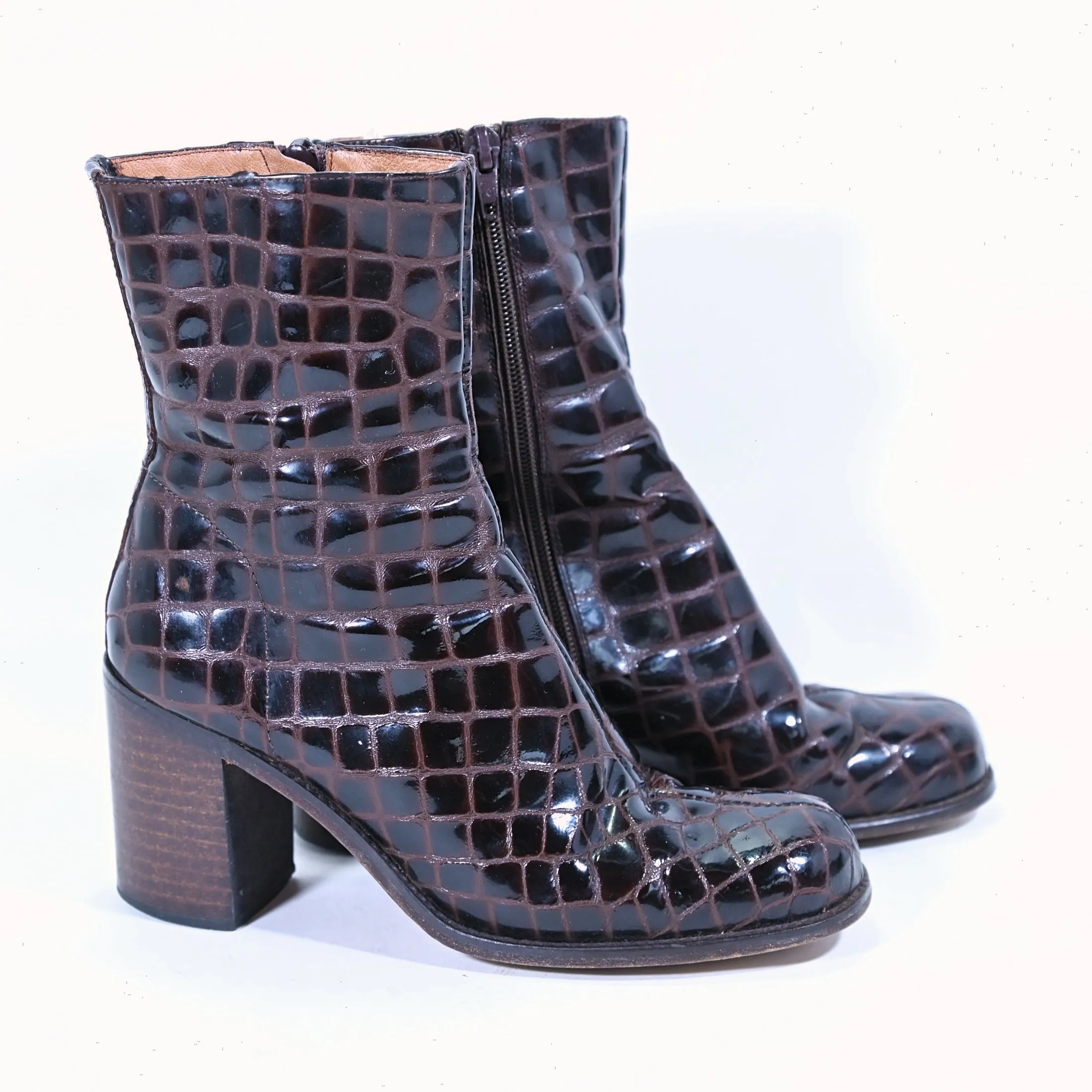 90s GUESS Brown Patent Leather Crocodile Design Boots SZ 7.5