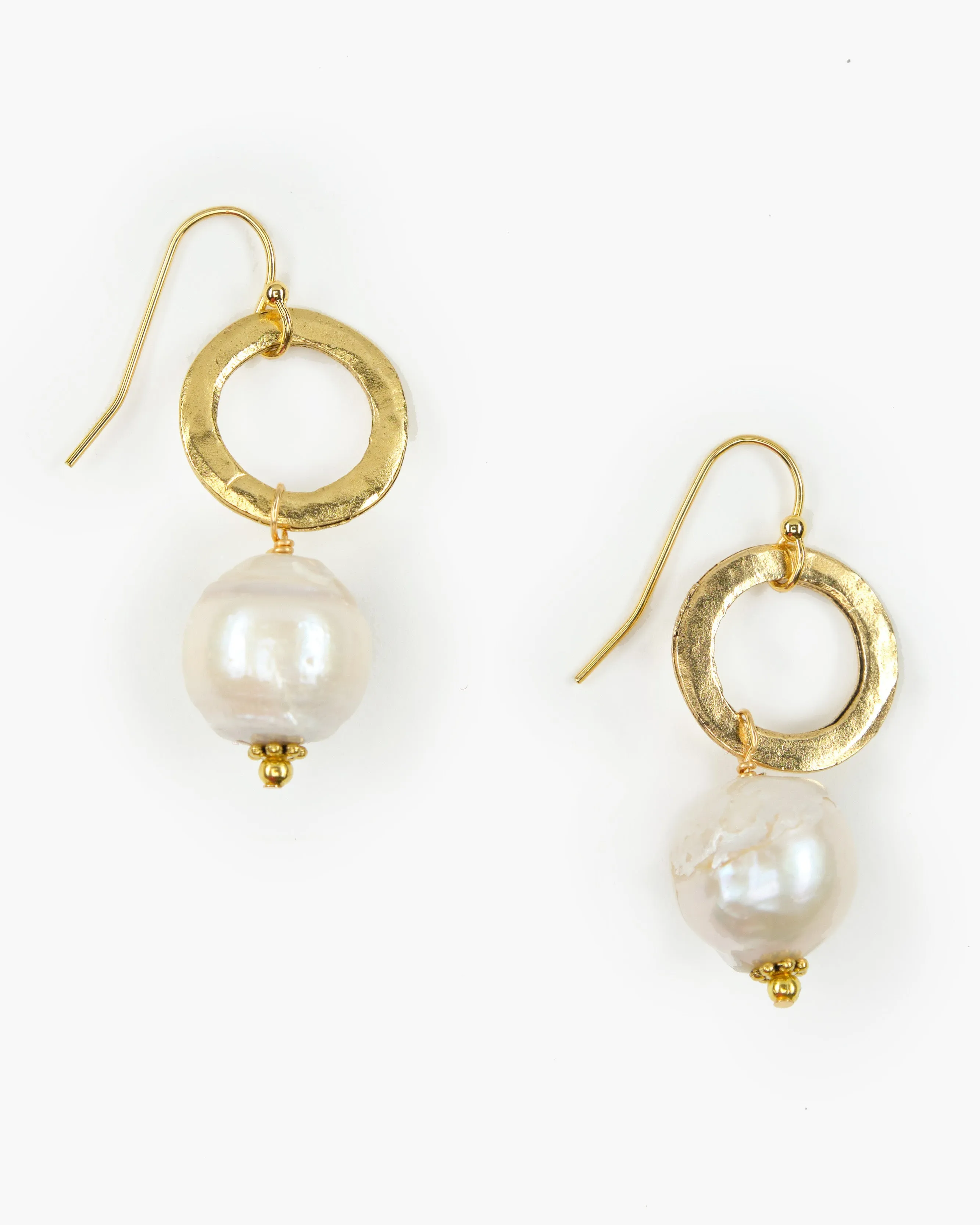 Hammered Circle and Freshwater Pearl Drop Earring (ER565)