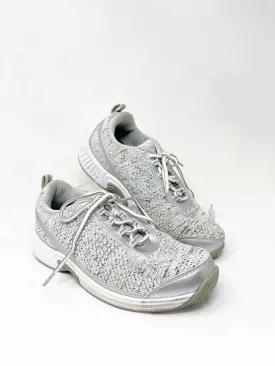 Size 9 Gray/White Lace-Up Variegated Shoes Sneakers